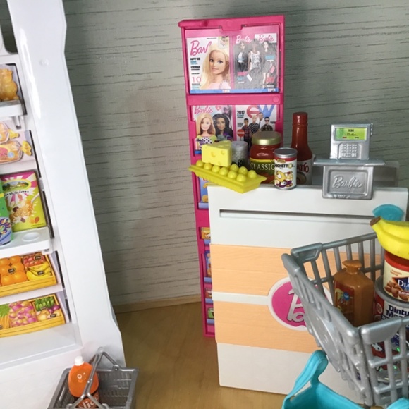Barbie Doll and Grocery Playset - Picture 4 of 10